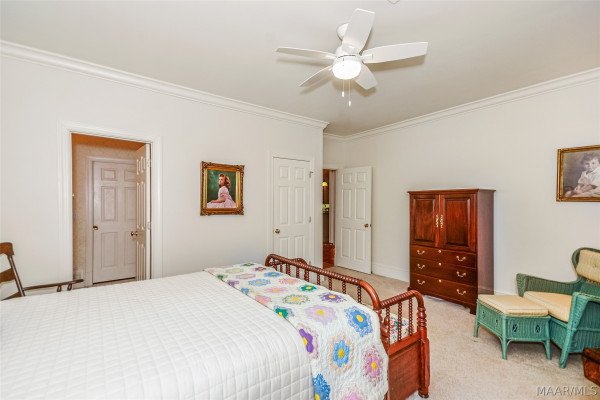 5442 Woodside Circle