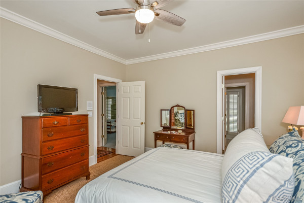 5442 Woodside Circle