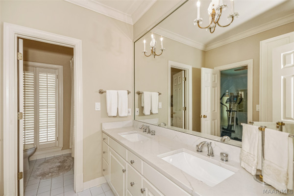 5442 Woodside Circle