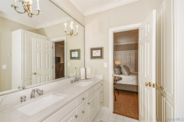 5442 Woodside Circle