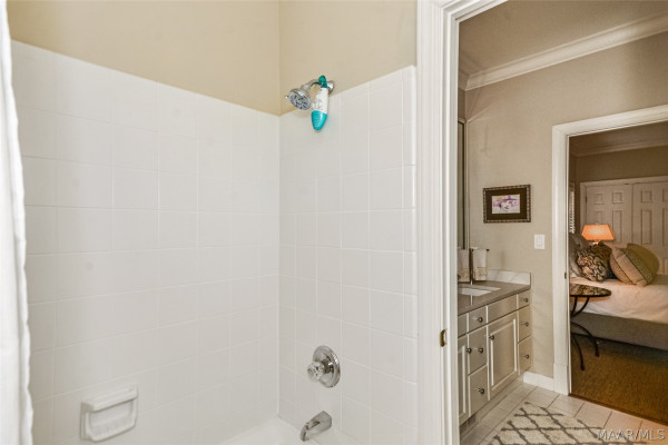 5442 Woodside Circle