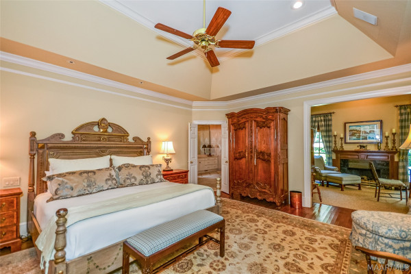 5442 Woodside Circle