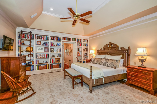 5442 Woodside Circle