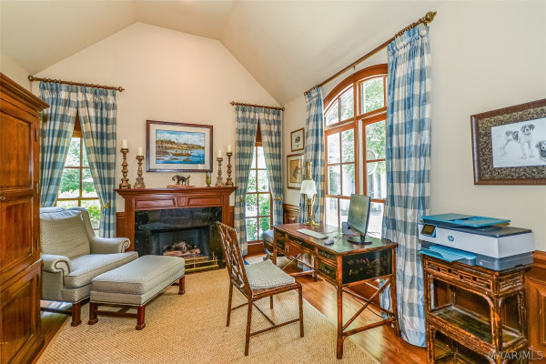 5442 Woodside Circle