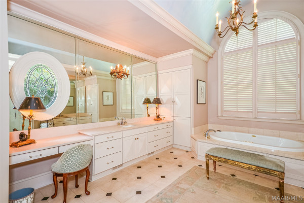 5442 Woodside Circle