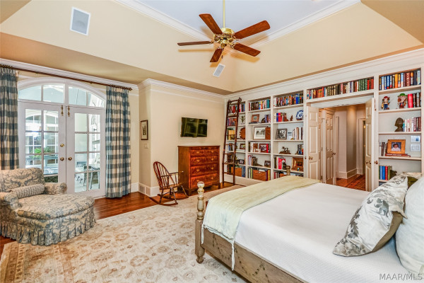 5442 Woodside Circle