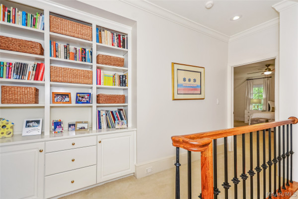 5442 Woodside Circle