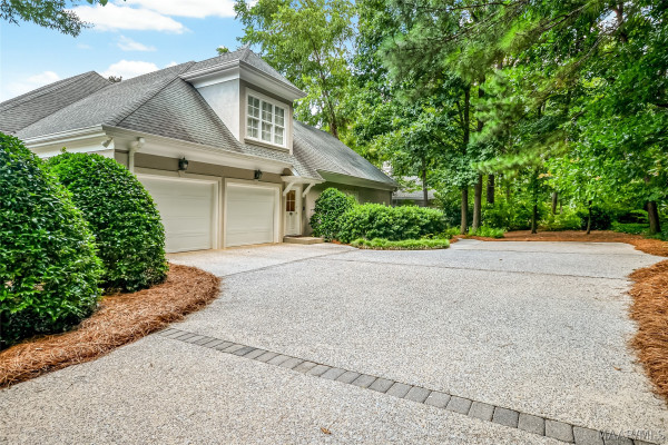 5442 Woodside Circle