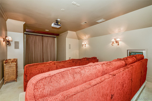 5442 Woodside Circle