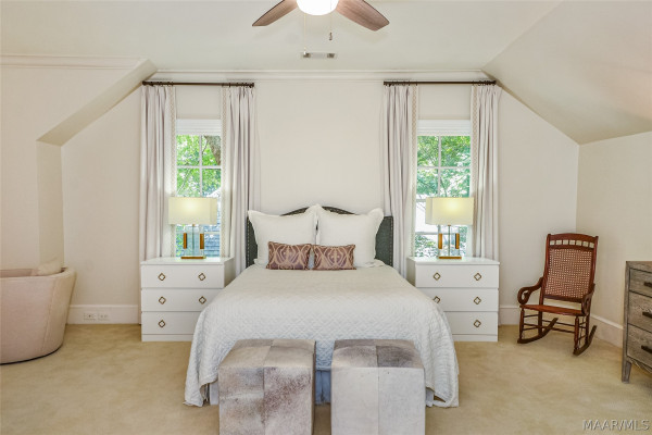 5442 Woodside Circle