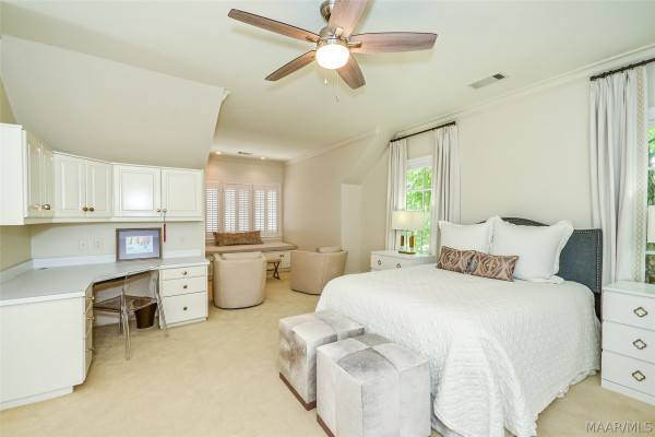 5442 Woodside Circle
