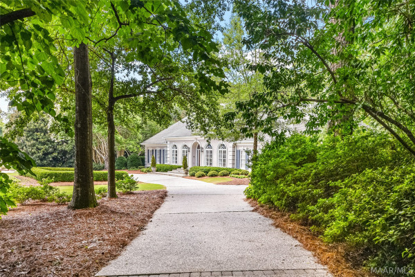 5442 Woodside Circle