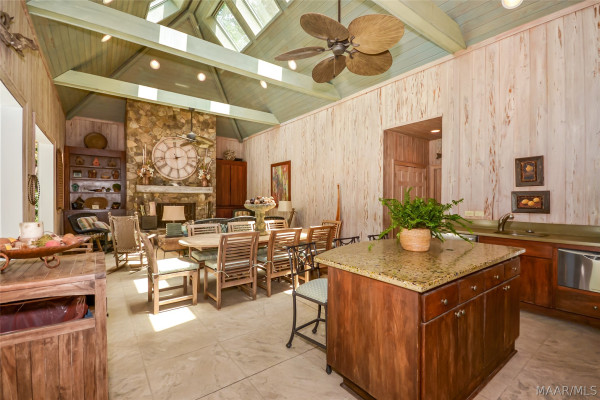 5442 Woodside Circle