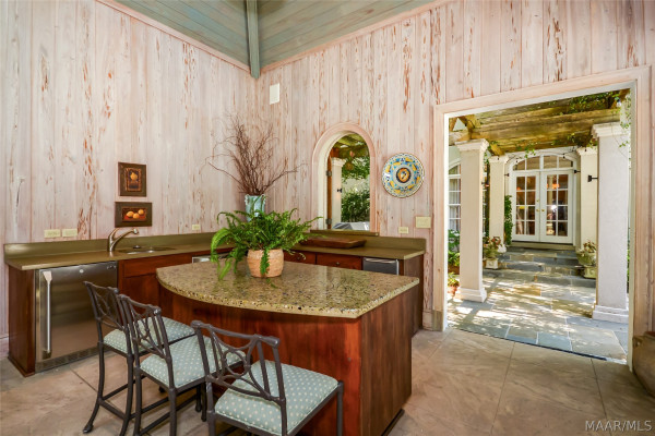 5442 Woodside Circle