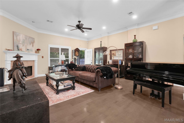 2718 IVY CHASE Loop
