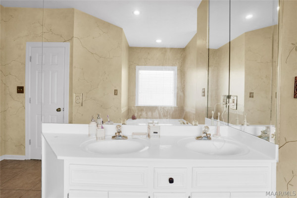 2718 IVY CHASE Loop