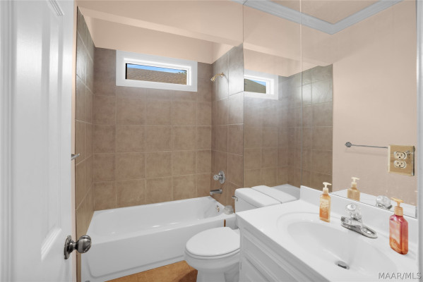 2718 IVY CHASE Loop