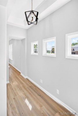 500 Meadowbrook Glen