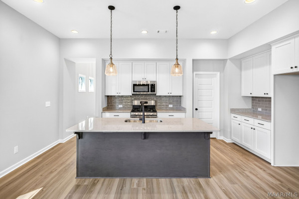 500 Meadowbrook Glen