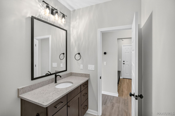500 Meadowbrook Glen