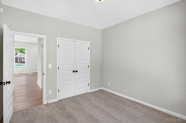 500 Meadowbrook Glen