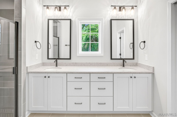 500 Meadowbrook Glen
