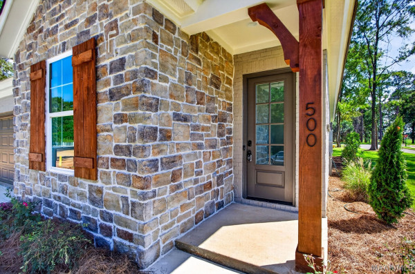 500 Meadowbrook Glen