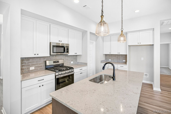 500 Meadowbrook Glen