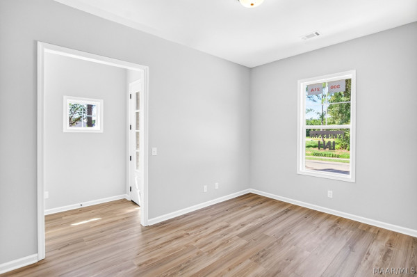500 Meadowbrook Glen