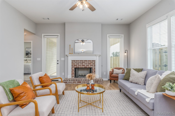 500 Meadowbrook Glen