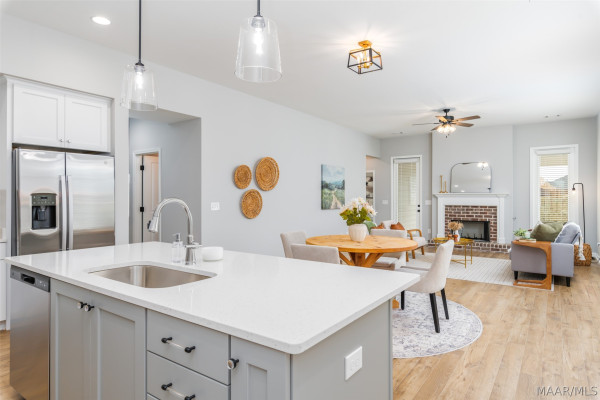 500 Meadowbrook Glen