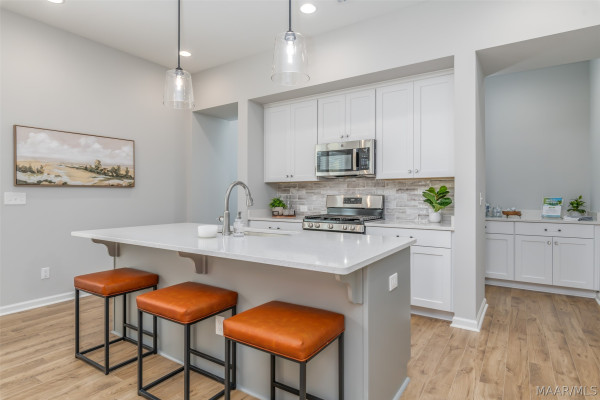 500 Meadowbrook Glen
