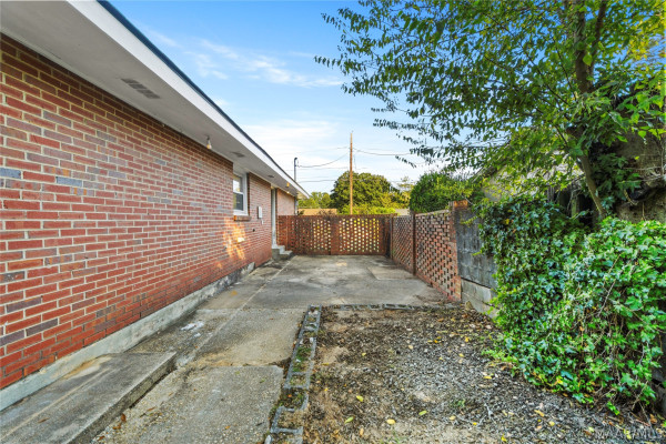 522 E Moye Drive