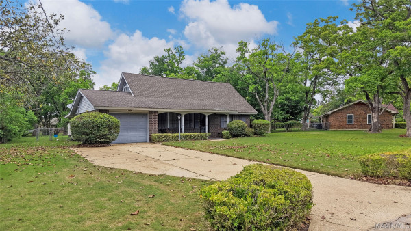 206 E Riding Road