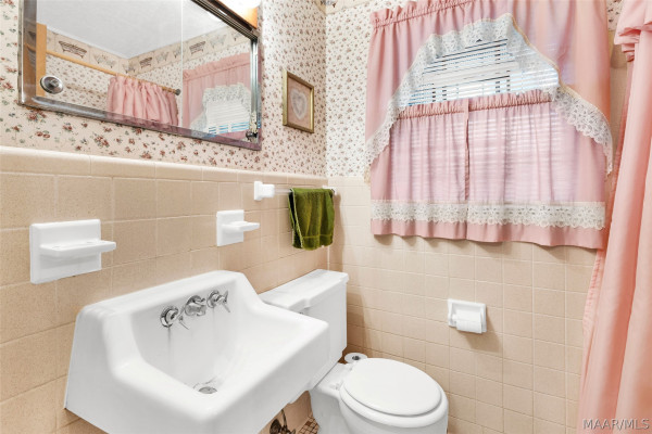 206 E Riding Road
