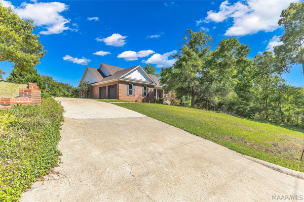 221 Doe Drive