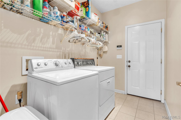 225 Twin Oaks Lane