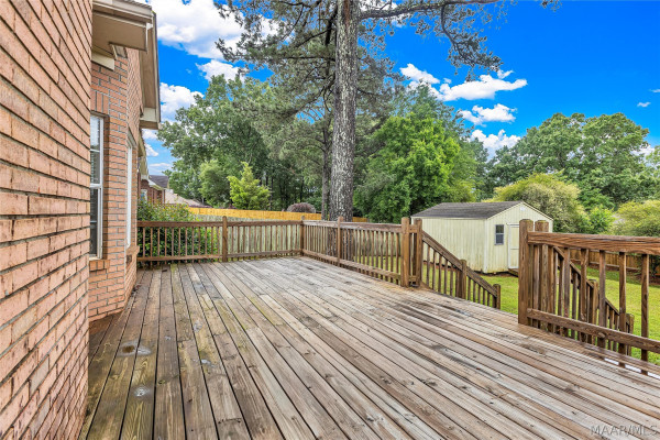 225 Twin Oaks Lane