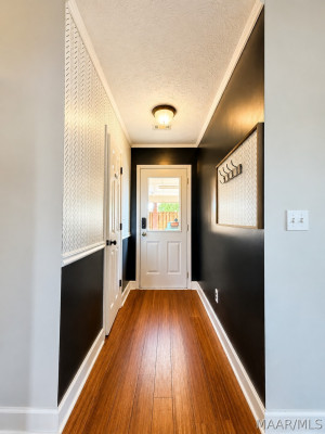 631 INGLESIDE Way