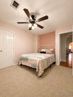631 INGLESIDE Way