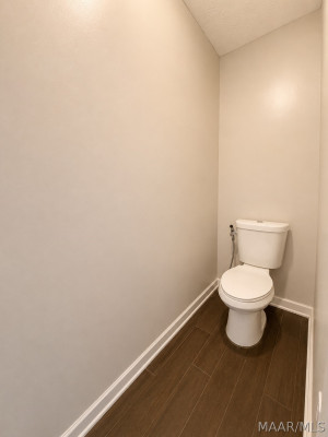 631 INGLESIDE Way
