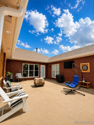631 INGLESIDE Way