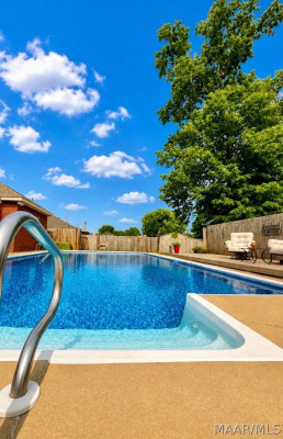 631 INGLESIDE Way