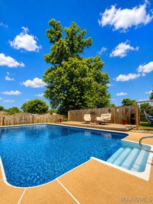 631 INGLESIDE Way