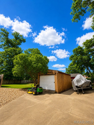 631 INGLESIDE Way