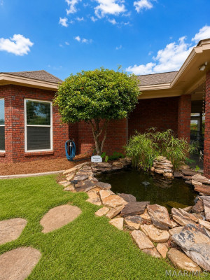 631 INGLESIDE Way
