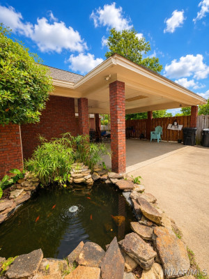 631 INGLESIDE Way