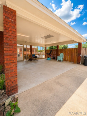 631 INGLESIDE Way