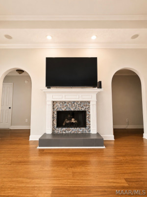 631 INGLESIDE Way