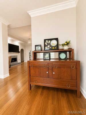 631 INGLESIDE Way